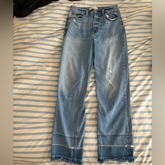 Abercrombie & Fitch Denim - Like new Abercrombie and Fitch jeans, size 26 CURVE LOVE